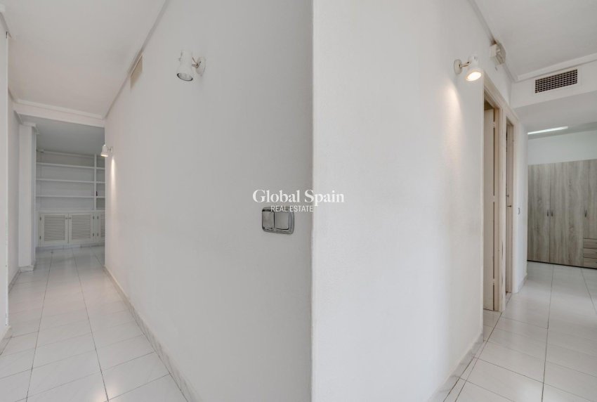 Revente - APPARTEMENT -
TORREVIEJA - Center