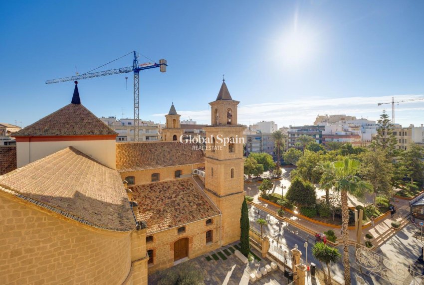 Revente - APPARTEMENT -
TORREVIEJA - Center