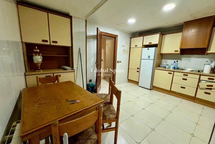 Revente - APPARTEMENT -
TORREVIEJA - Center