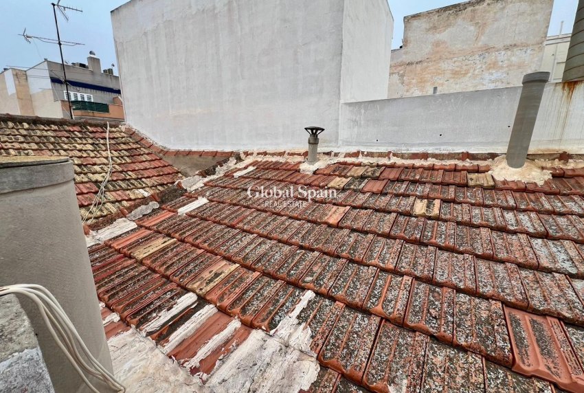 Revente - APPARTEMENT -
TORREVIEJA - Center