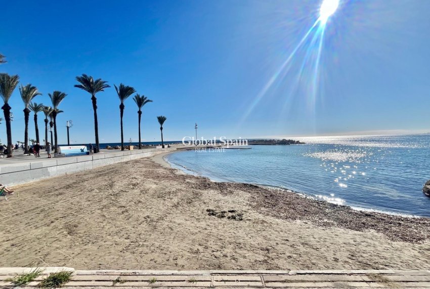 Revente - APPARTEMENT -
TORREVIEJA - Center