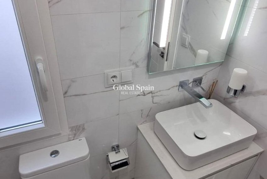 Revente - APPARTEMENT -
TORREVIEJA - Center