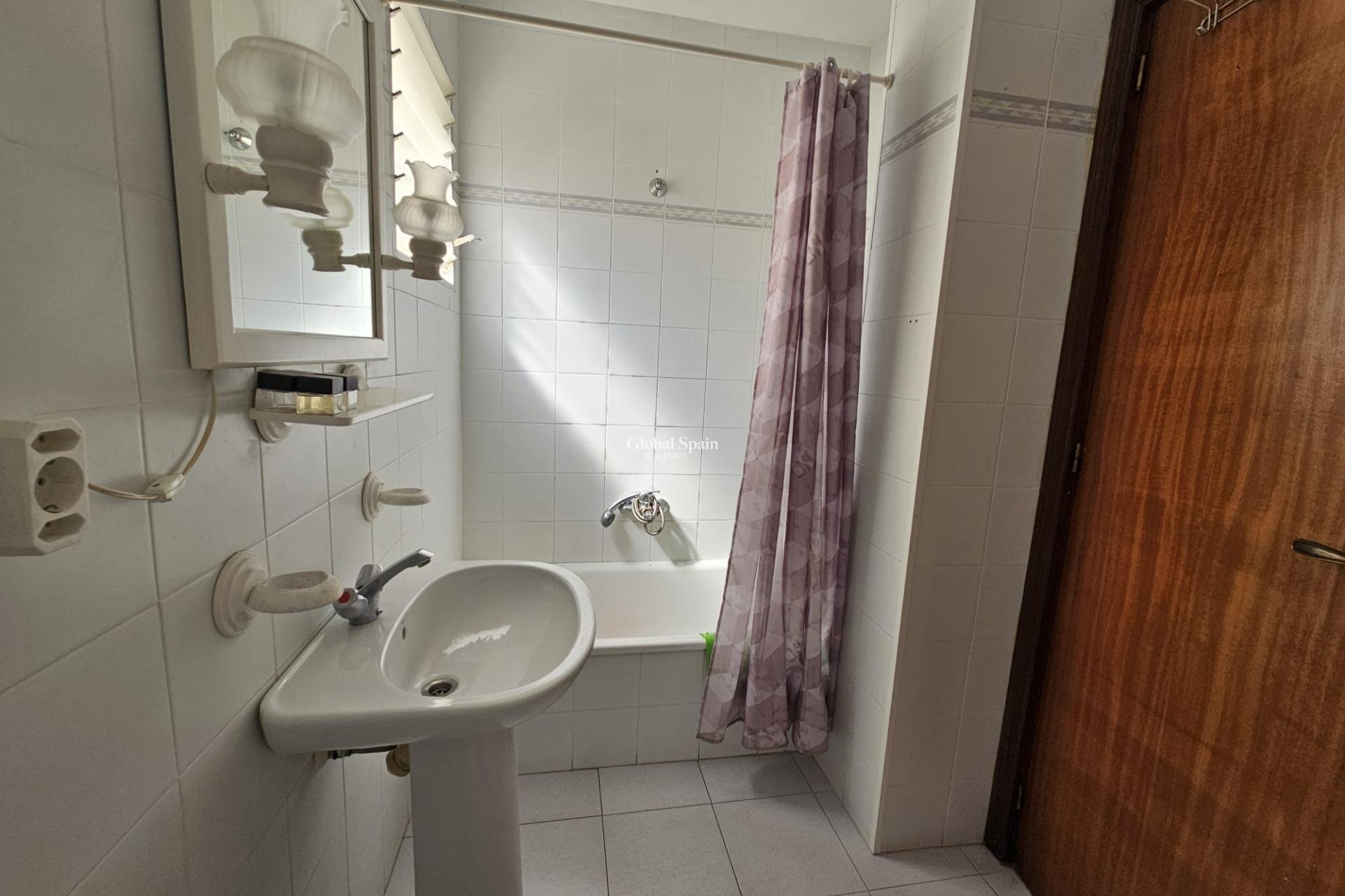 Revente - APPARTEMENT -
TORREVIEJA - Center