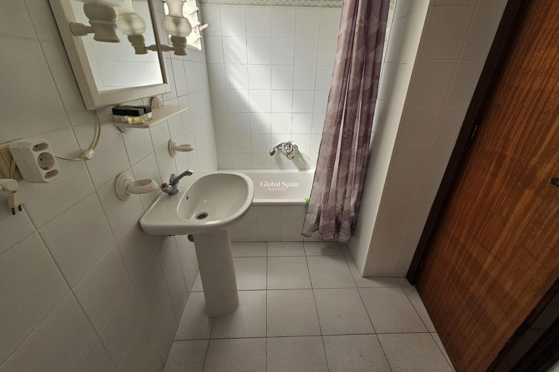 Revente - APPARTEMENT -
TORREVIEJA - Center