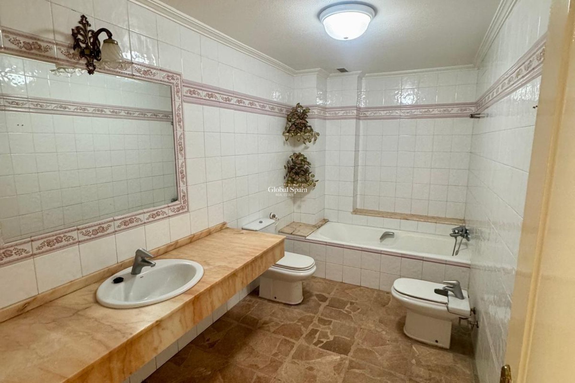 Revente - APPARTEMENT -
TORREVIEJA - Center