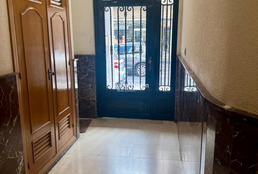 Revente - APPARTEMENT -
TORREVIEJA - Center