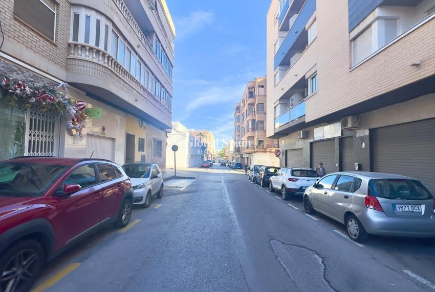Revente - APPARTEMENT -
TORREVIEJA - Center