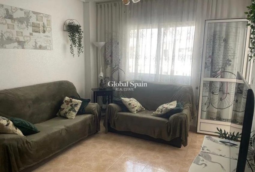Revente - APPARTEMENT -
TORREVIEJA - Center