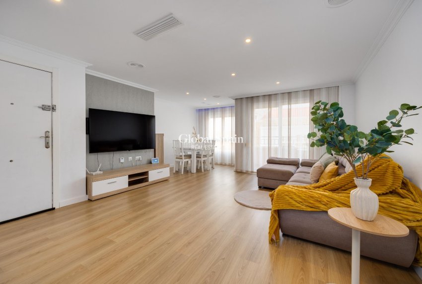 Revente - APPARTEMENT -
TORREVIEJA - Center