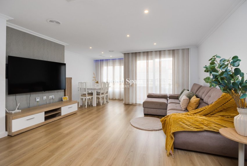 Revente - APPARTEMENT -
TORREVIEJA - Center