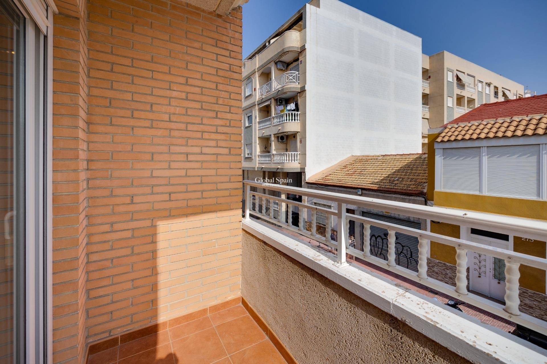Revente - APPARTEMENT -
TORREVIEJA - Center