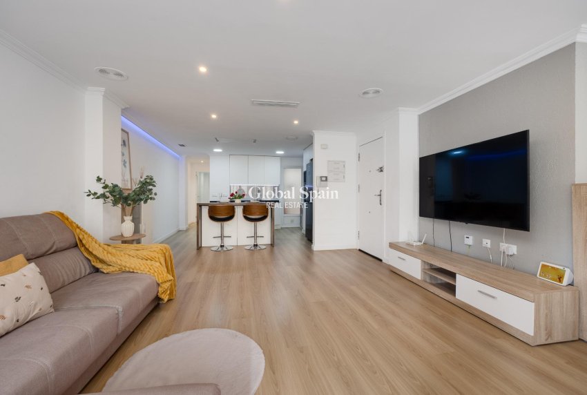 Revente - APPARTEMENT -
TORREVIEJA - Center