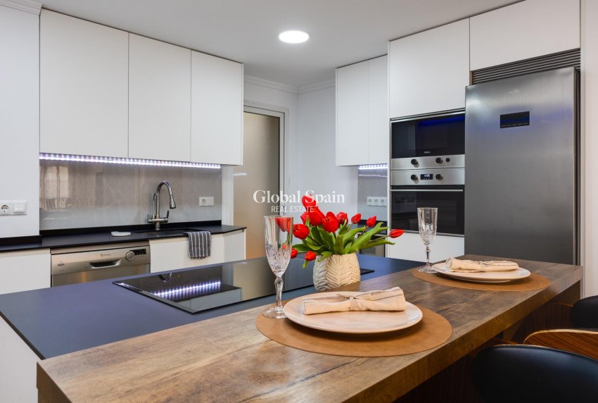 Revente - APPARTEMENT -
TORREVIEJA - Center