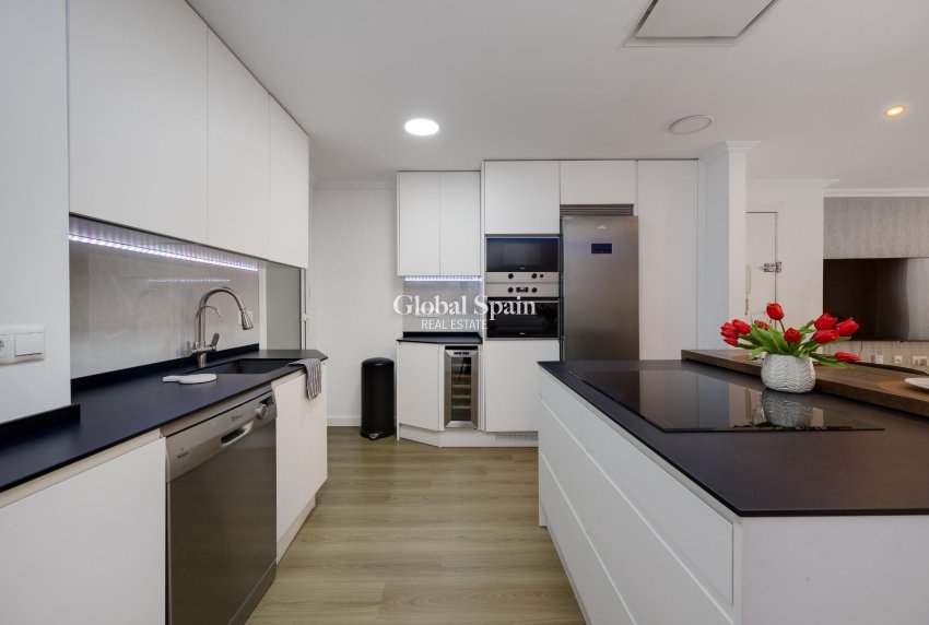 Revente - APPARTEMENT -
TORREVIEJA - Center