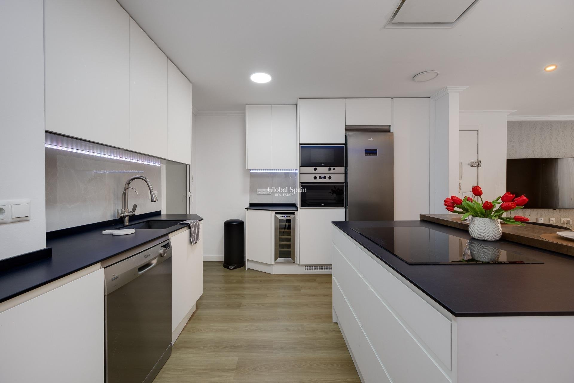 Revente - APPARTEMENT -
TORREVIEJA - Center
