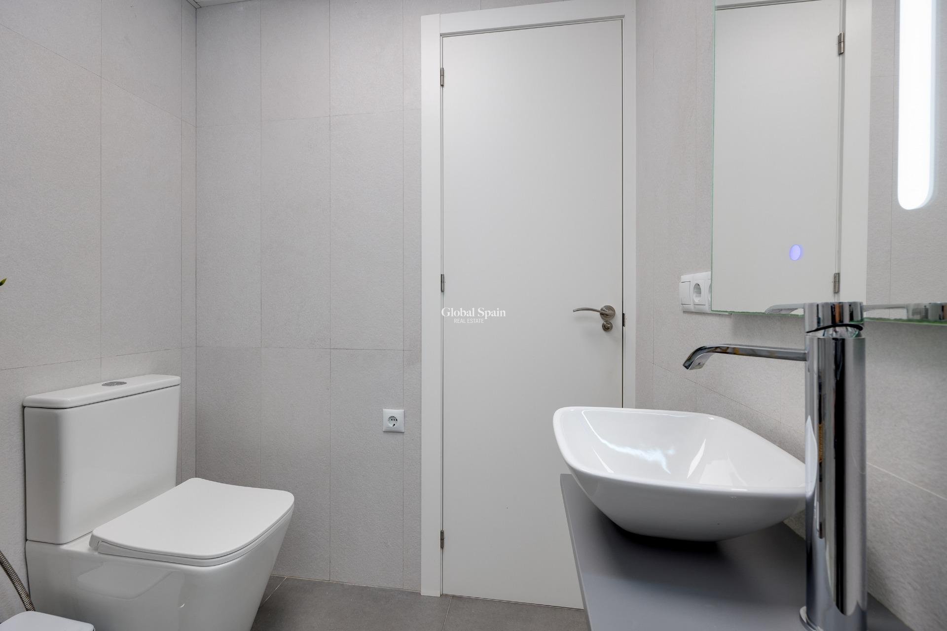 Revente - APPARTEMENT -
TORREVIEJA - Center