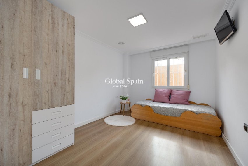 Revente - APPARTEMENT -
TORREVIEJA - Center
