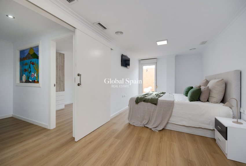 Revente - APPARTEMENT -
TORREVIEJA - Center
