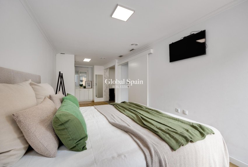 Revente - APPARTEMENT -
TORREVIEJA - Center
