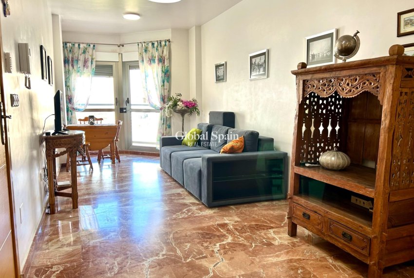 Revente - APPARTEMENT -
TORREVIEJA - Center