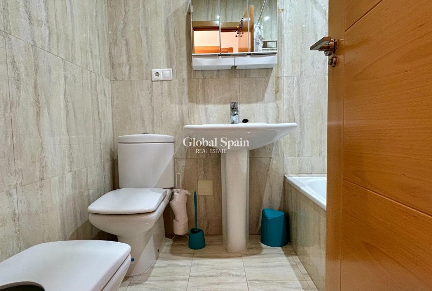 Revente - APPARTEMENT -
TORREVIEJA - Center