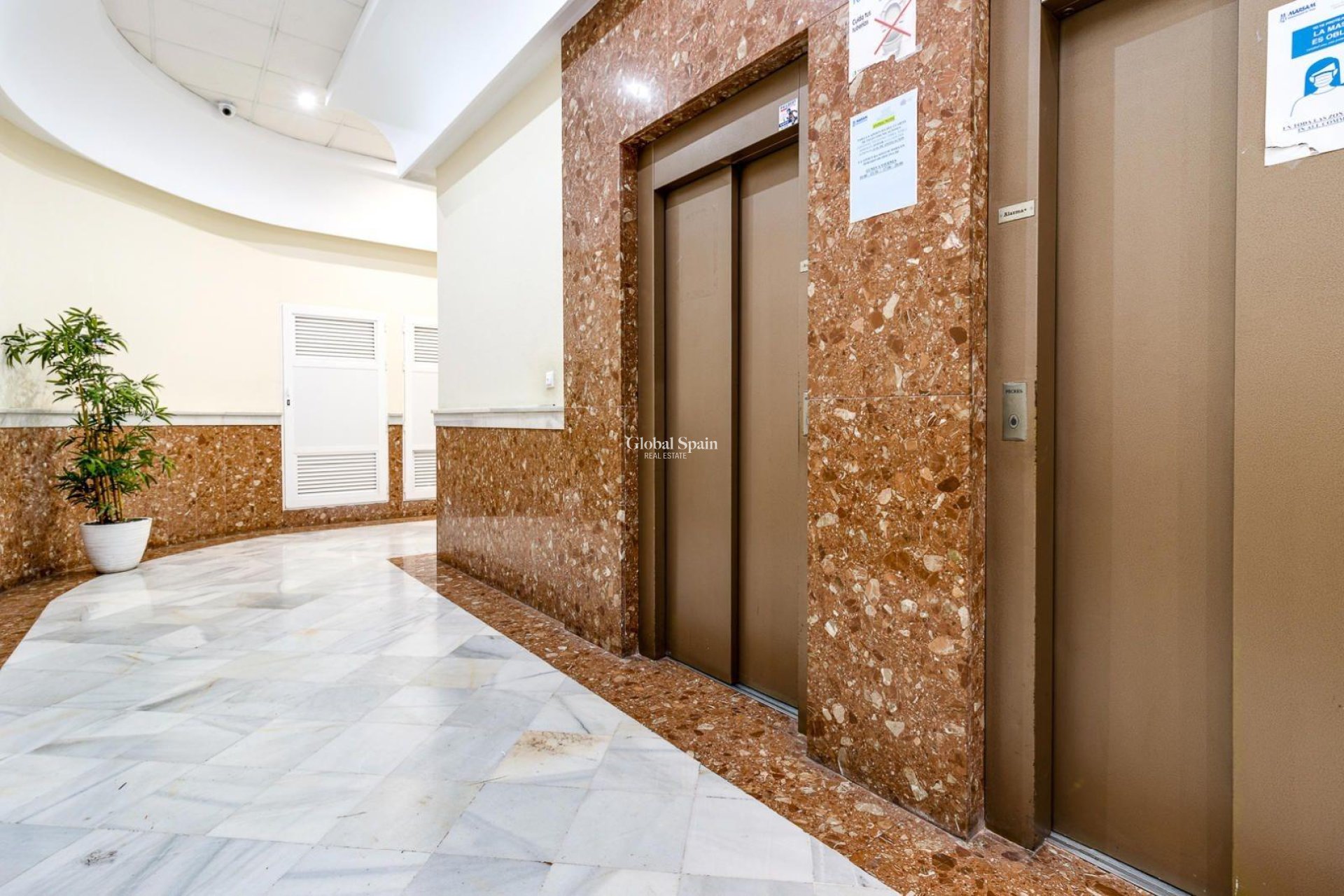 Revente - APPARTEMENT -
TORREVIEJA - Center