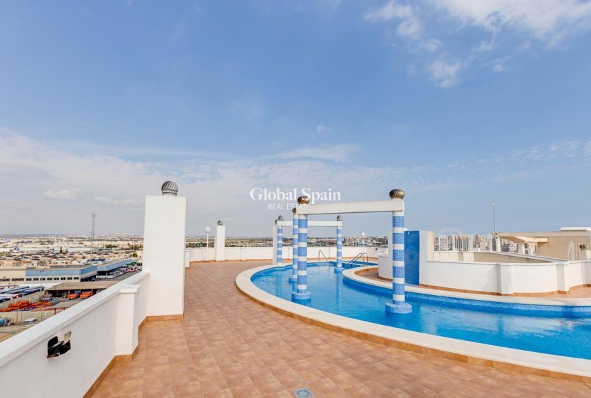 Revente - APPARTEMENT -
TORREVIEJA - Center