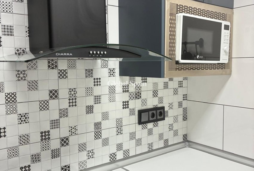 Revente - APPARTEMENT -
TORREVIEJA - Center