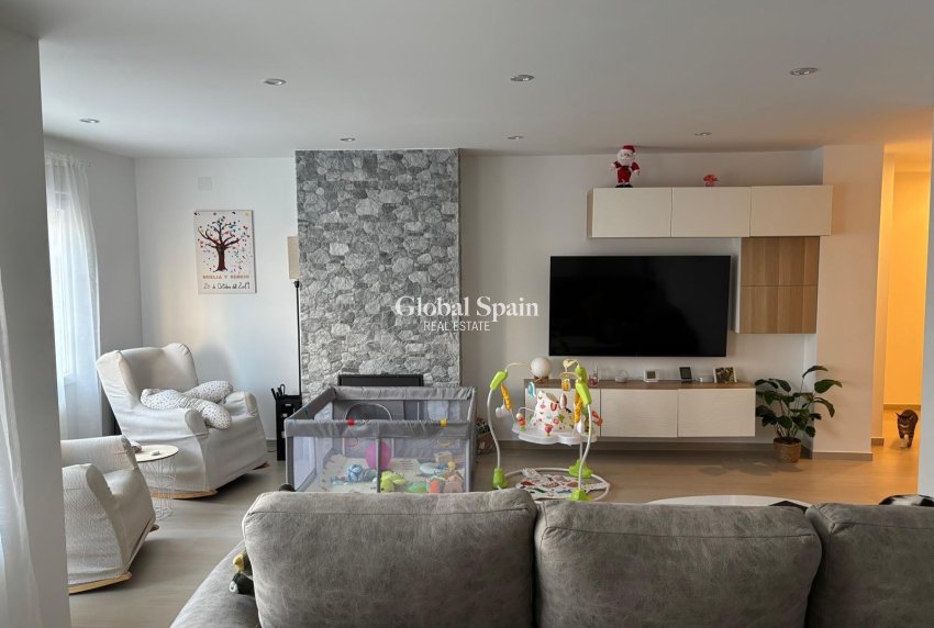 Revente - APPARTEMENT -
TORREVIEJA - Center