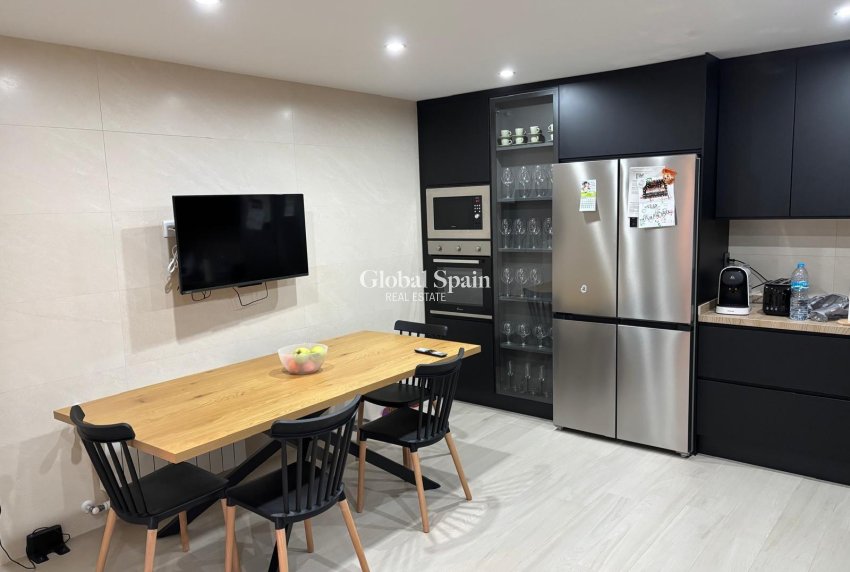 Revente - APPARTEMENT -
TORREVIEJA - Center