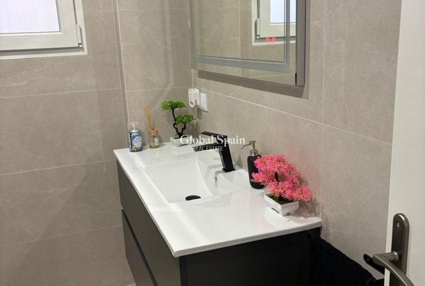 Revente - APPARTEMENT -
TORREVIEJA - Center