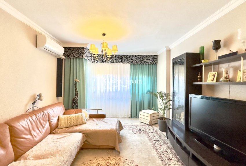 Revente - APPARTEMENT -
TORREVIEJA - Center