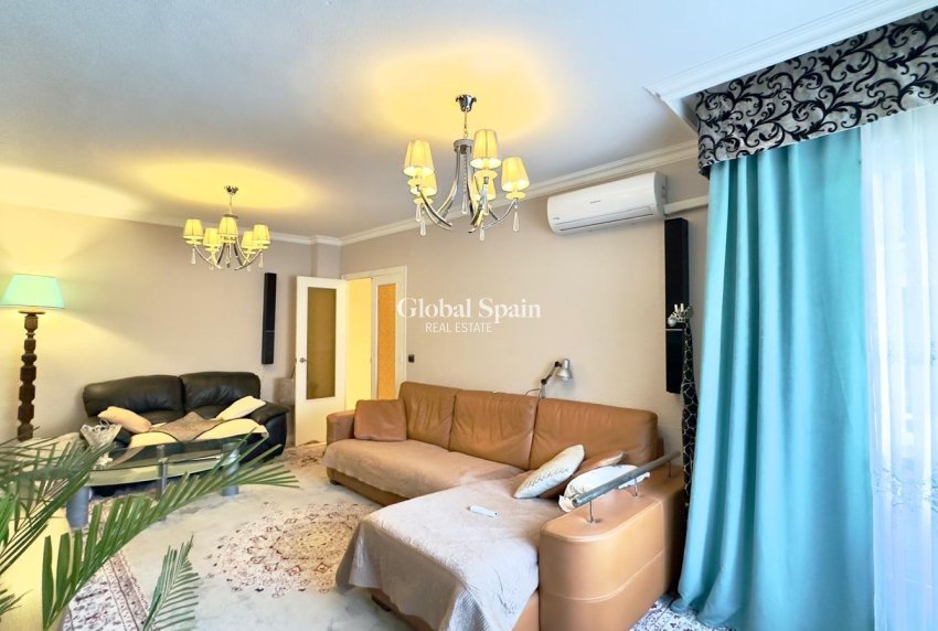 Revente - APPARTEMENT -
TORREVIEJA - Center