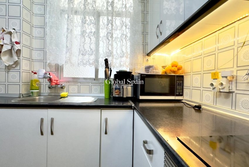 Revente - APPARTEMENT -
TORREVIEJA - Center