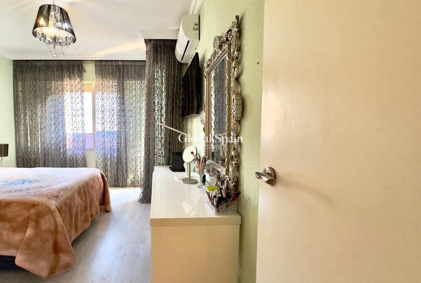 Revente - APPARTEMENT -
TORREVIEJA - Center