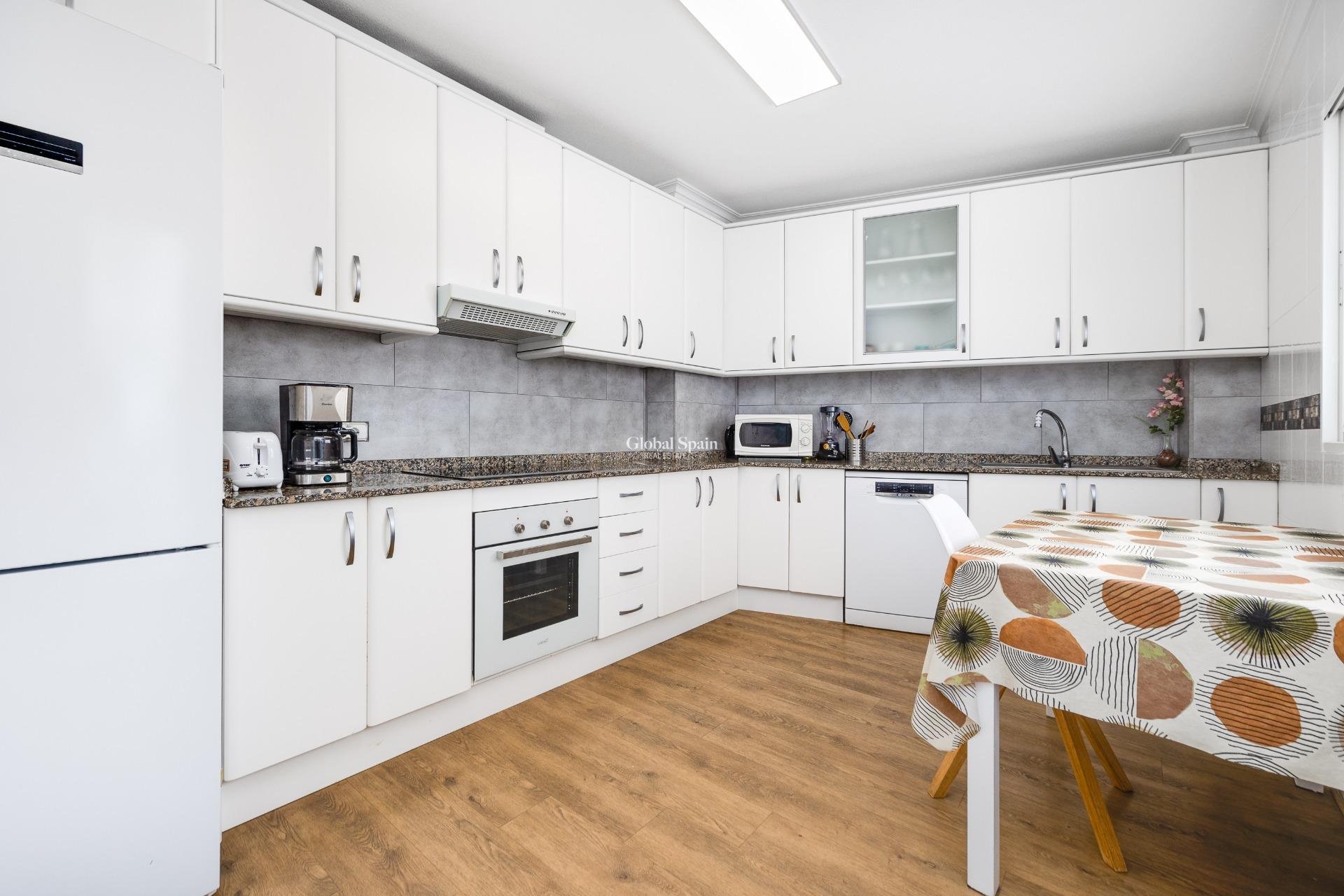 Revente - APPARTEMENT -
TORREVIEJA - Center