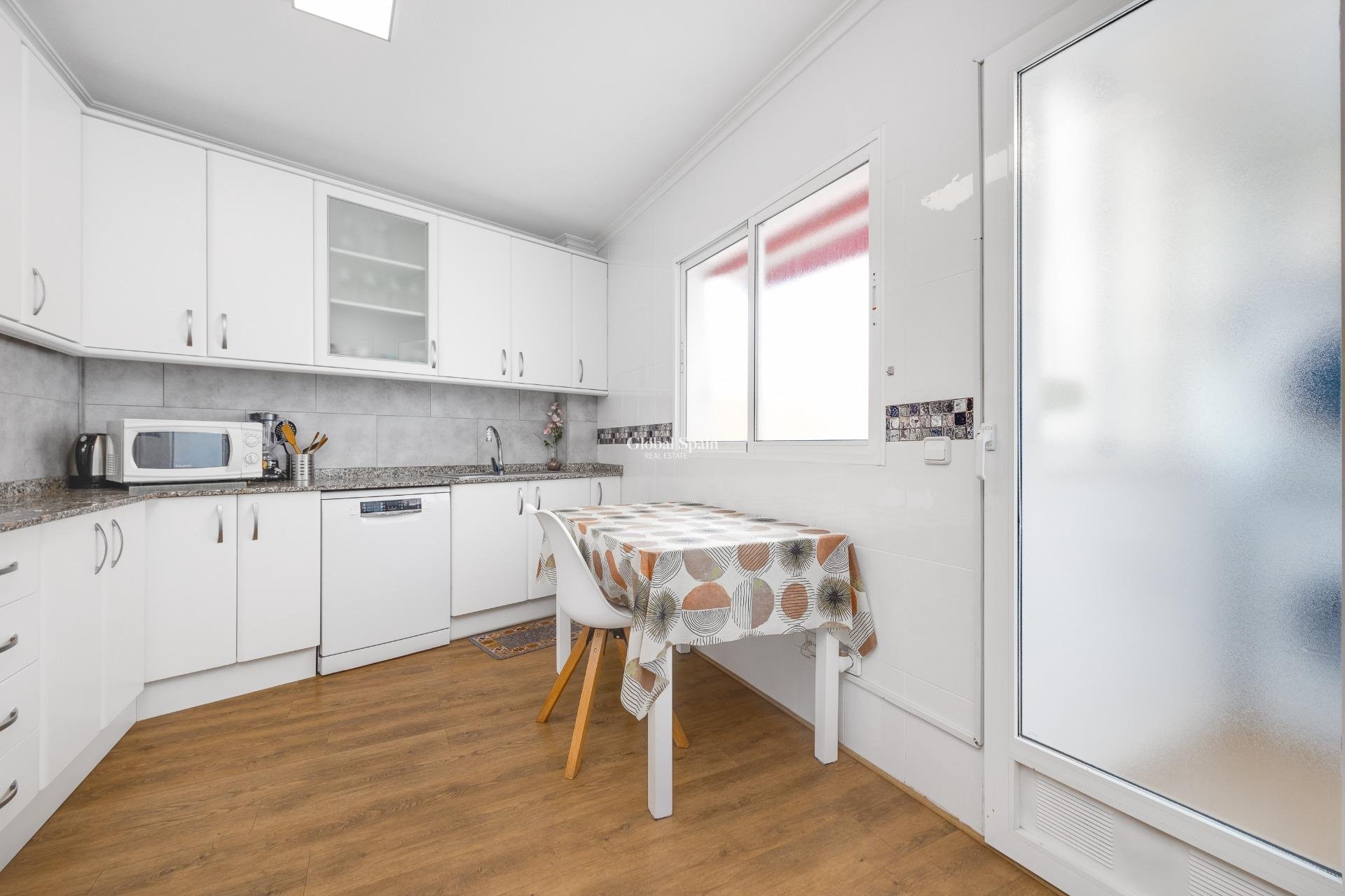Revente - APPARTEMENT -
TORREVIEJA - Center