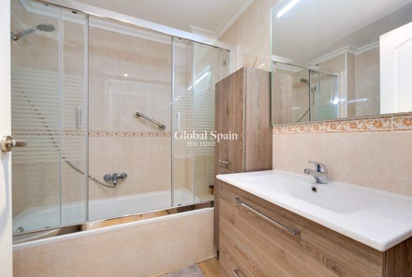 Revente - APPARTEMENT -
TORREVIEJA - Center