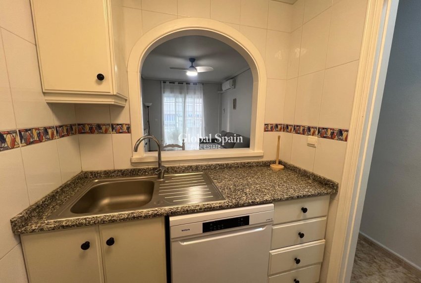 Revente - APPARTEMENT -
TORREVIEJA - Center