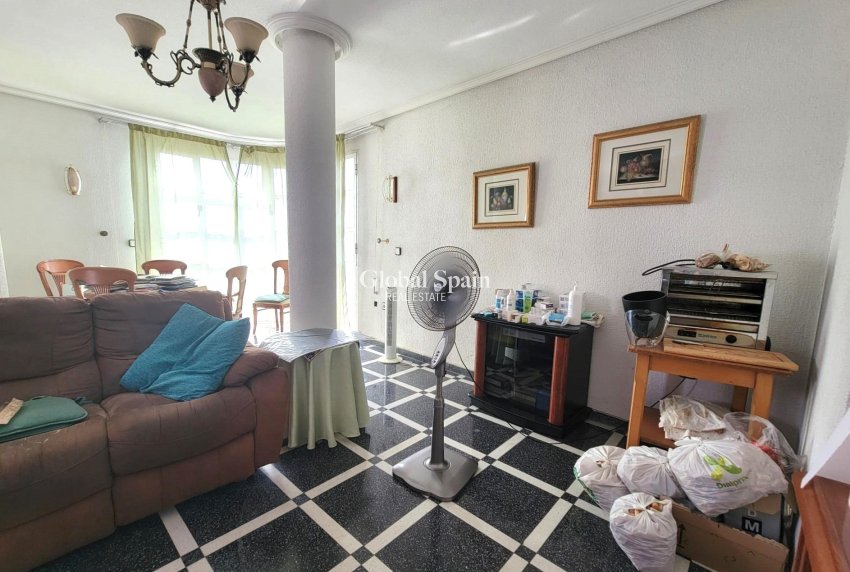 Revente - APPARTEMENT -
TORREVIEJA - Center