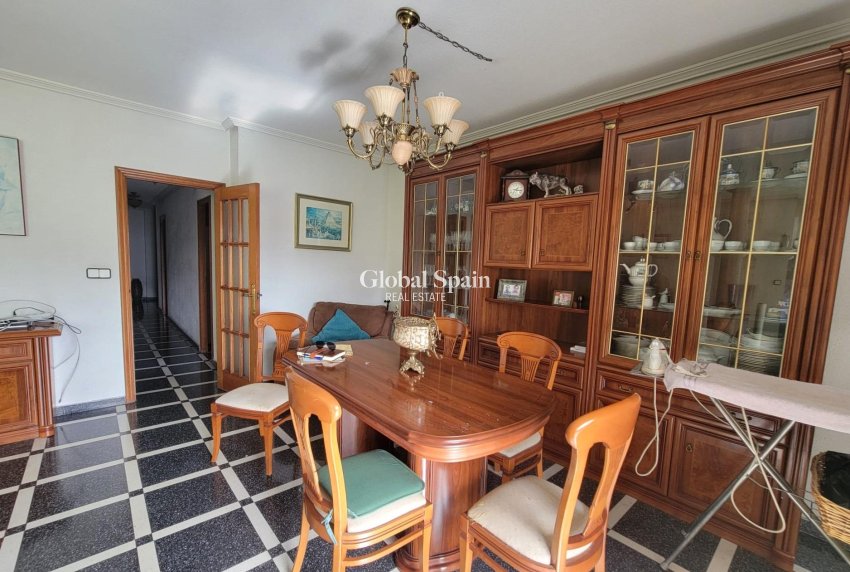 Revente - APPARTEMENT -
TORREVIEJA - Center