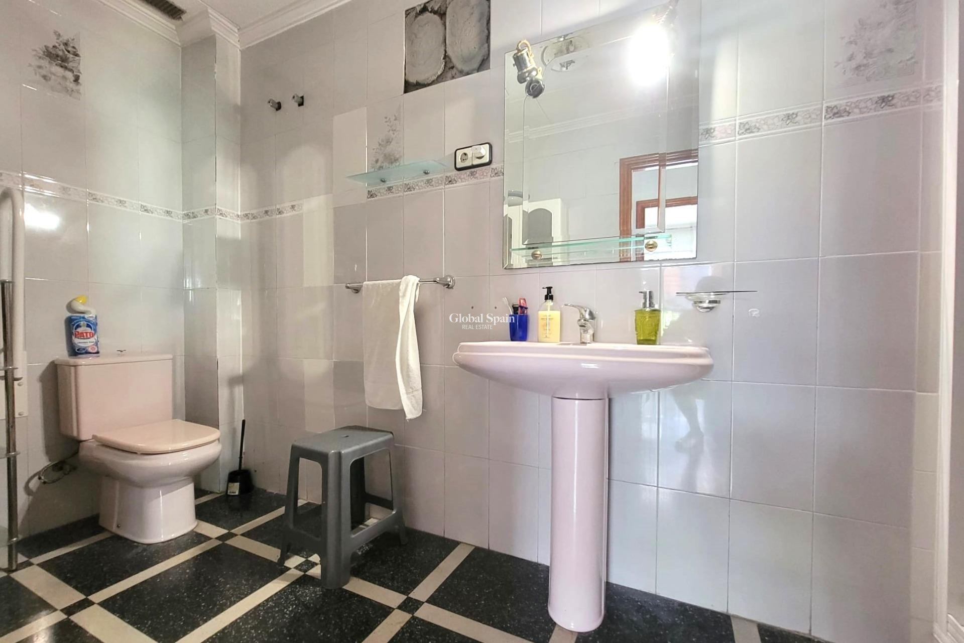 Revente - APPARTEMENT -
TORREVIEJA - Center