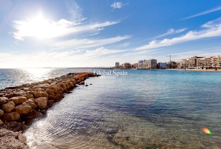 Revente - APPARTEMENT -
TORREVIEJA - Center