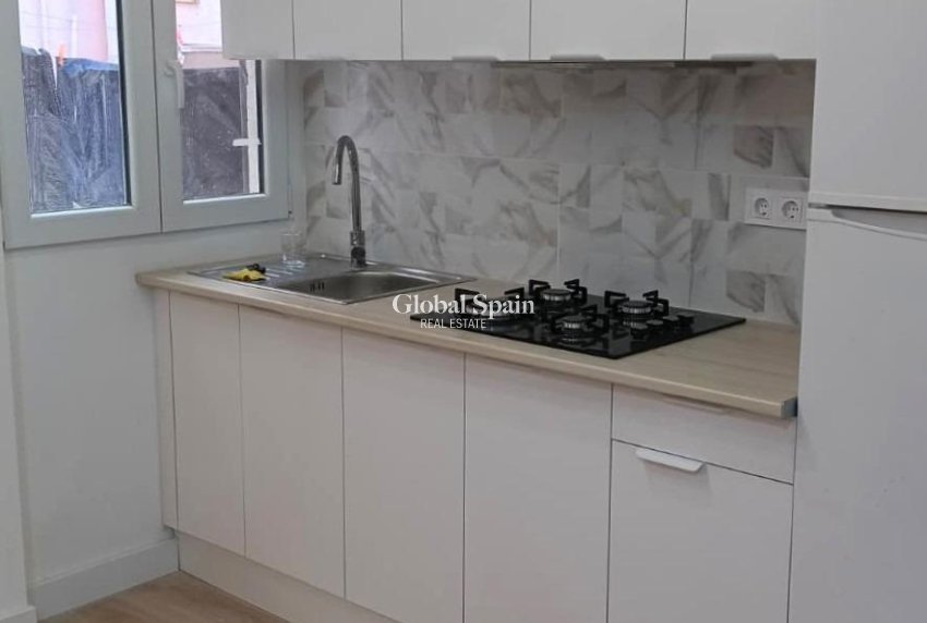 Revente - APPARTEMENT -
TORREVIEJA - Center