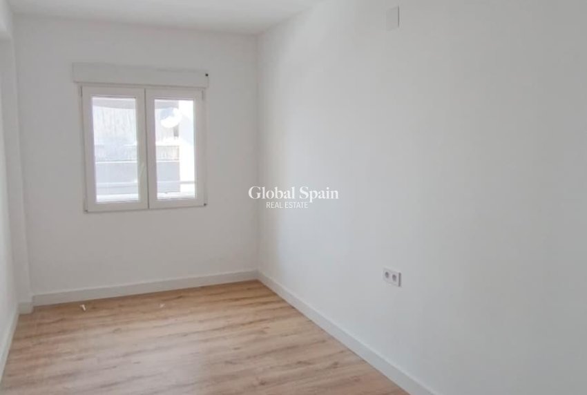 Revente - APPARTEMENT -
TORREVIEJA - Center