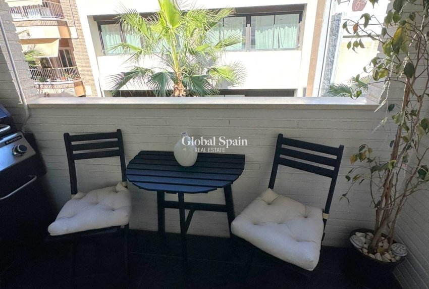 Revente - APPARTEMENT -
TORREVIEJA - Center
