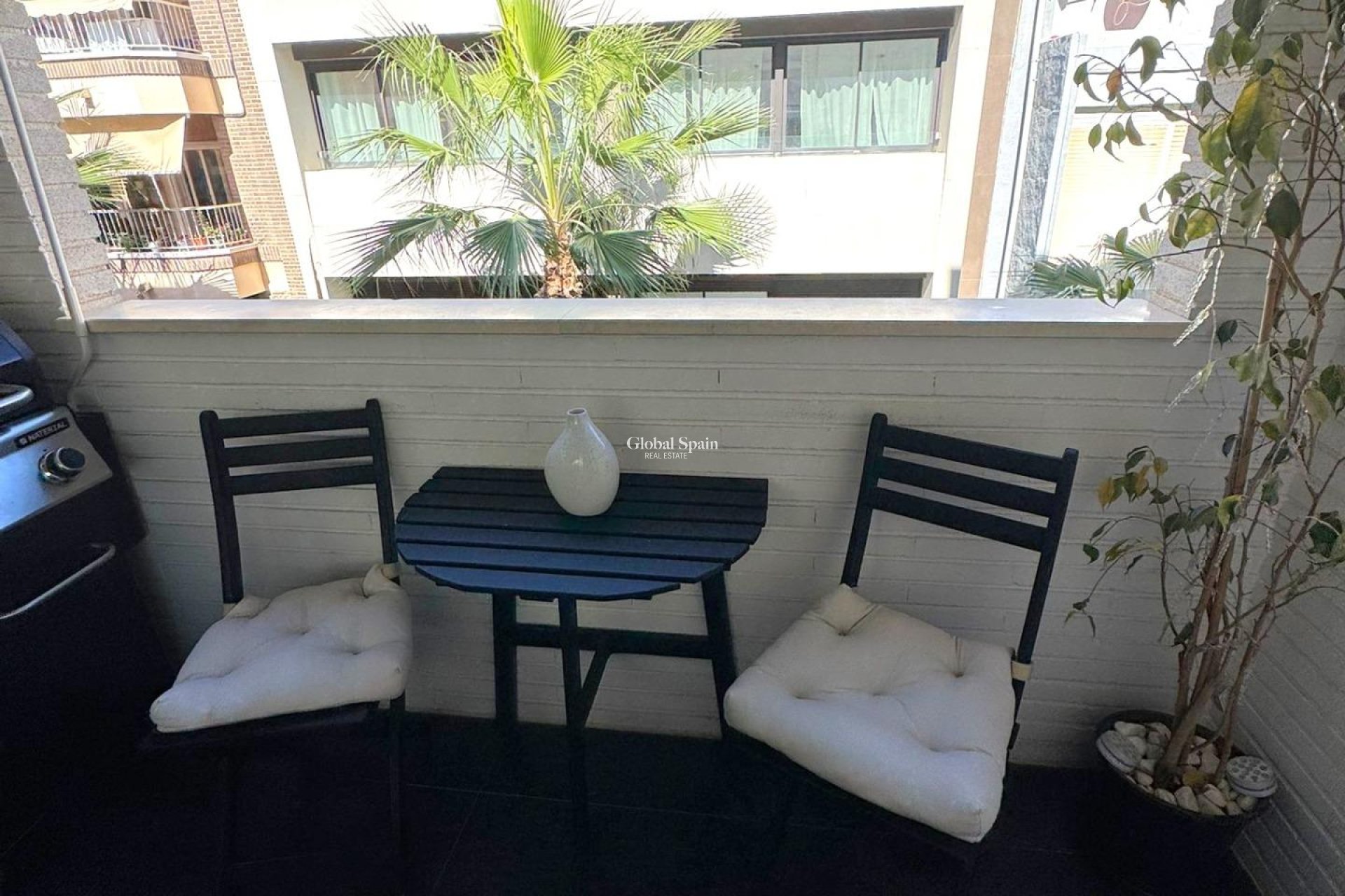 Revente - APPARTEMENT -
TORREVIEJA - Center