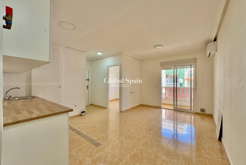 Revente - APPARTEMENT -
TORREVIEJA - Center