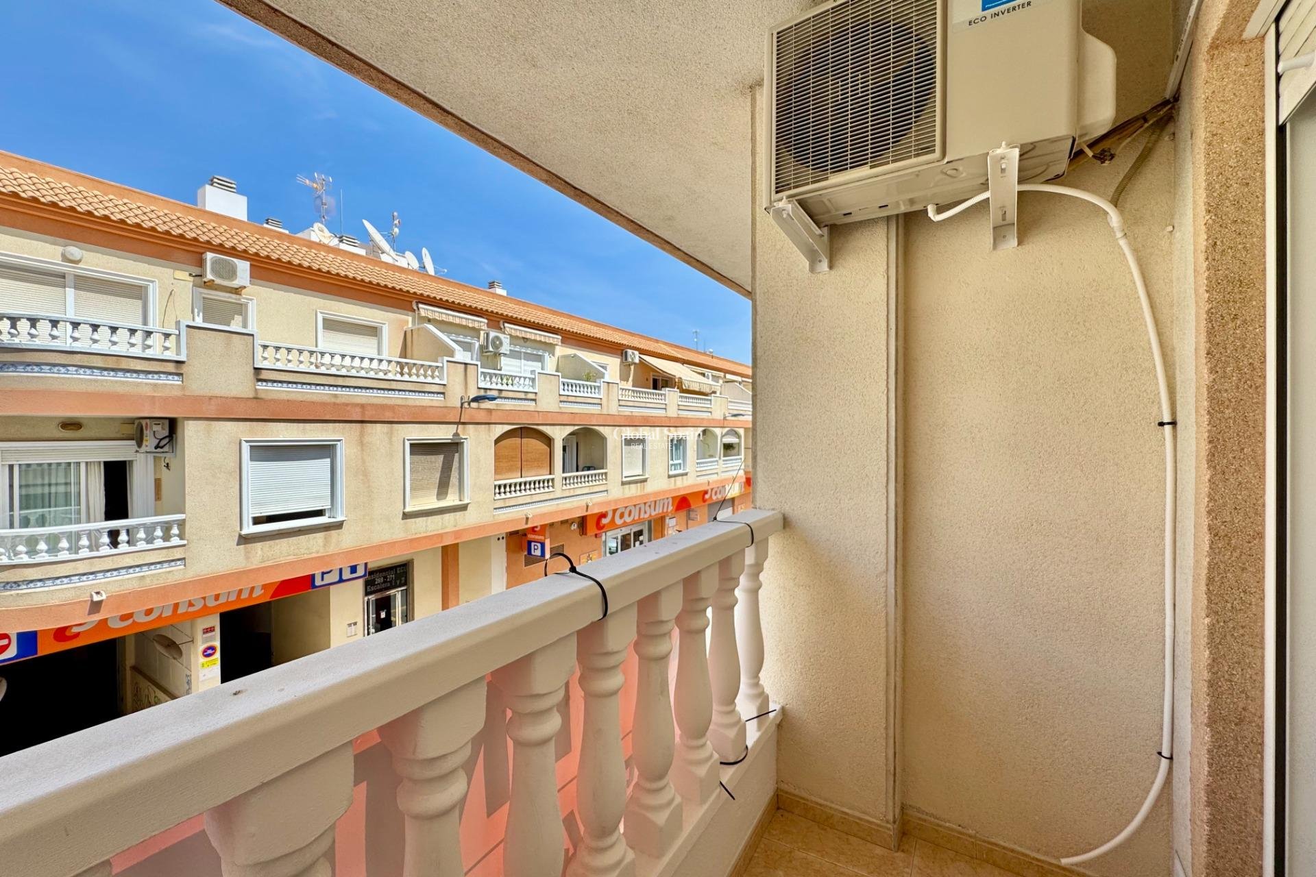 Revente - APPARTEMENT -
TORREVIEJA - Center