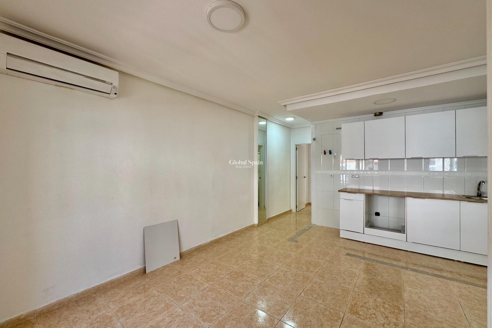 Revente - APPARTEMENT -
TORREVIEJA - Center